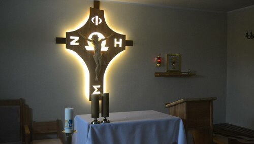 Krzyż ten umieszczony jest w Pionkach w kaplicy Betanii Ruchu Światło - Życie diecezji radomskiej