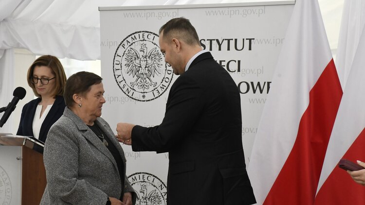 Krzyże Wolności i Solidarności  dla kobiet aresztowanych i więzionych w okresie stanu wojennego