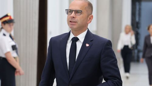 Poseł KO Michał Szczerba na korytarzu w Sejmie w Warszawie