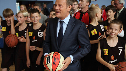 Premier Donald Tusk odwiedza szkołę podstawową w Piastowie, wrzesień 2011