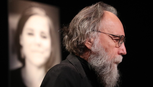 Aleksander Dugin na pogrzebie córki Darii Duginy