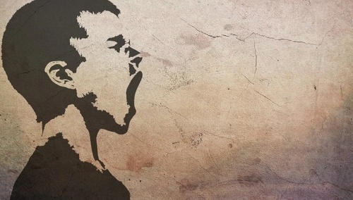 Krzyczący chłopiec