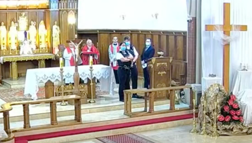 [WIDEO] Policja przerwała mszę w polskim kościele w Londynie. Zagrożono mandatami w wysokości 200 funtów