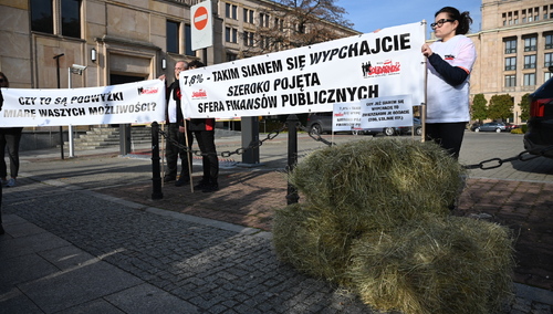 „Takim sianem się wypchajcie!” Trwa happening „S” pracowników sfery finansów publicznych