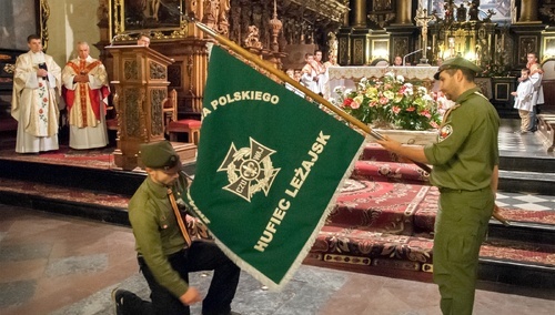 Wręczenie sztandaru Hufcowi ZHP Leżajsk