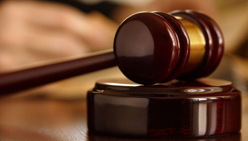 Młotek sędziowski. Ilustracja poglądowa