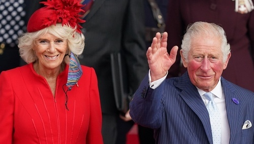 Król Karol III i jego małżonka Camilla