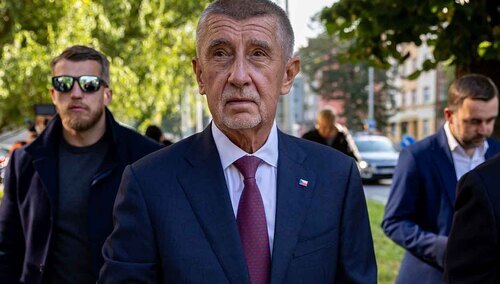 Po przeliczeniu wyników z 65 proc. obwodów ruch ANO byłego premiera Andreja Babisza wygrywa wybory w Czechach