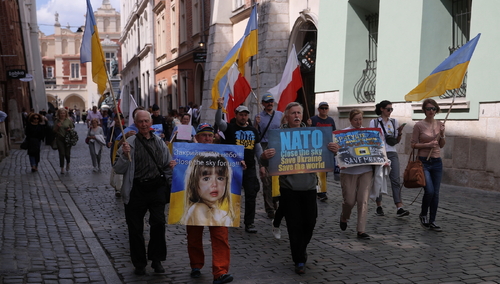 Antywojenny protest ukraińskich uchodźców w Krakowie