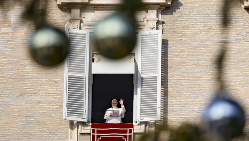 Leon XIV w oknie Pałacu Apostolskiego 