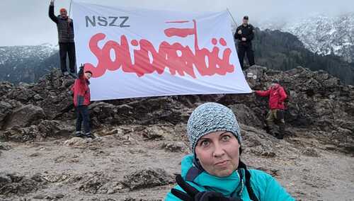 Z flagą "Solidarności" zdobyli Sarnią Skałę