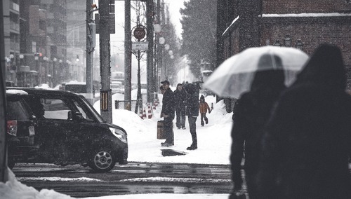 Śnieżyca w mieście - zdjęcie ilustracyjne