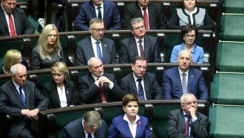Pierwsze posiedzenie Sejmu RP VIII kadencji - posłowie PiS