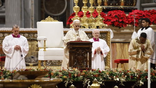Leon XIV w czasie Mszy św. w Uroczystość Narodzenia Pańskiego 