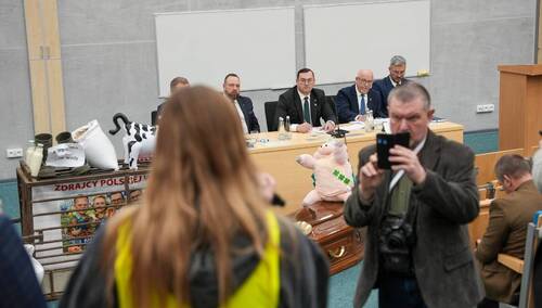 Minister rolnictwa i rozwoju wsi Stefan Krajewski podczas spotkania z rolnikami w Siedlcach