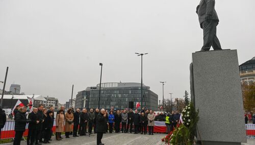 uroczystości pod pomnikiem smoleńskim