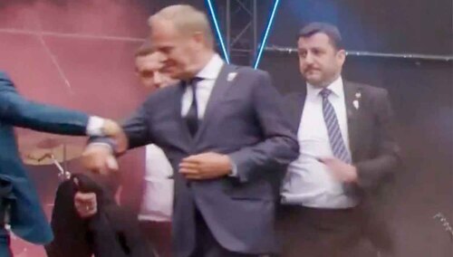Ochroniarze wyprowadzili Donalda Tuska ze sceny