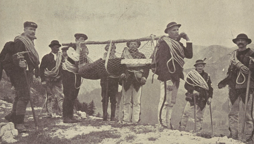 Dzień "Niebieskiego Krzyża" w Zakopanem: z ćwiczeń Staży Ratunkowej Tatrzańskiego Ochotniczego Pogotowia Ratunkowego, 1909/Fot. POLONA