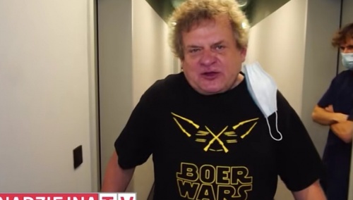 Kazik Staszewski prowokuje na nowej płycie: „facet w sukience co kocha dzieci”