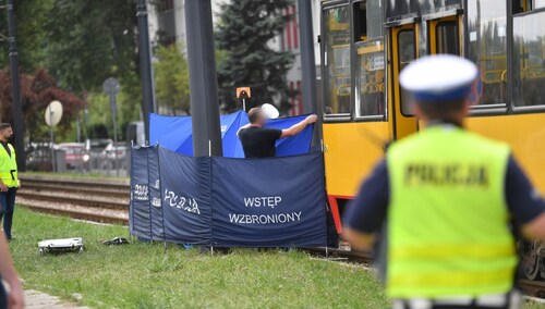 Koszmarny wypadek w Warszawie. Tramwaj ciągnął 5-latka przez kilkaset metrów. Dziecko nie żyje