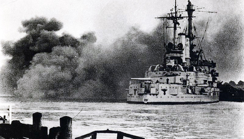 Pancernik Schlezwig-Holstein ostrzeliwuje Westerplatte