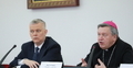 Od lewej: min. Tomasz Siemoniak, abp Józef Kupny 