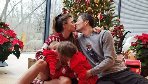 Rodzina Lewandowskich pod choinką