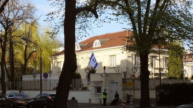 Ambasada Izraela w Warszawie, róg ul. Krzywickiego i Langiewicza