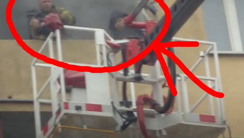 Bohaterski strażak Łukasz Gryciak ratuje dzieci i ich babcię