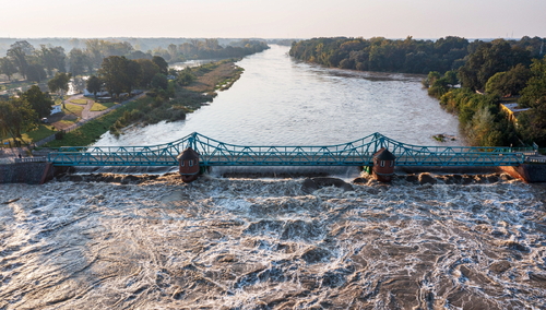 Wrocław. Wysoki poziom wody w Odrze
