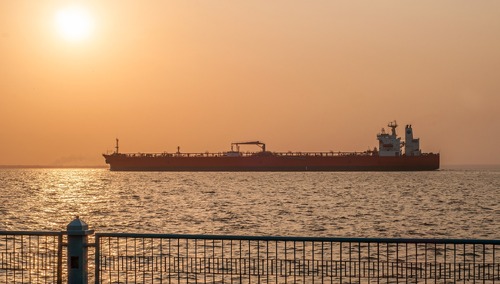 „Daily Telegraph”: Chińska flota tankowców odbiera rosyjską ropę na środku Atlantyku