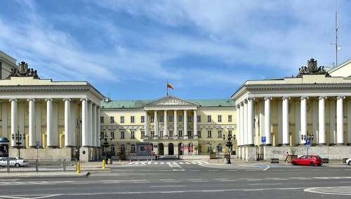 Ordo Iuris: Ideologiczny program warszawskiego ratusza z licznymi uchybieniami formalnymi