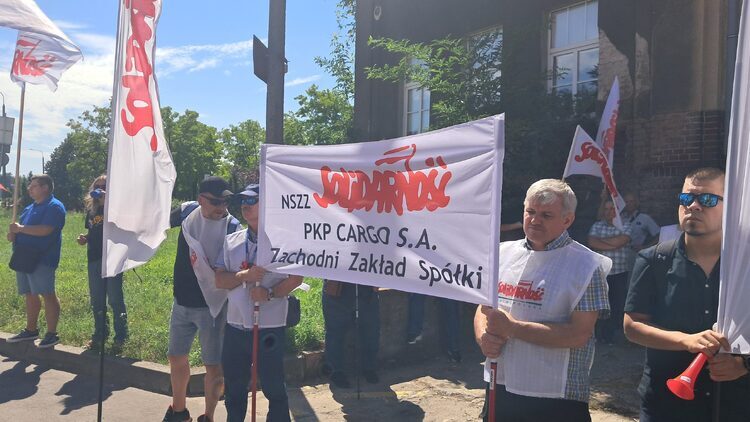 Protest pracowników PKP Cargo w Poznaniu