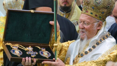 Patriarcha Konstantynopola Bartłomiej I. Uroczyste wręczenie odznaczenia podczas liturgii na terenie Soboru Mądrości Bożej w Kijowie