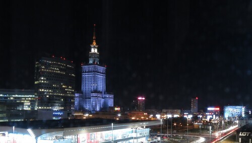 Makabra w centrum Warszawy. Tuż pod oknami Pałacu Kultury znaleziono zmasakrowane zwłoki młodego mężczyzny