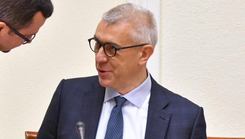 Żałosne... "Cześć i sława bohaterom!" Giertych kpi z działań rządu ws. Turnieju Czterech Skoczni