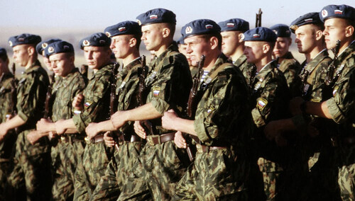 Rosyjscy spadochroniarze w Kazachstanie