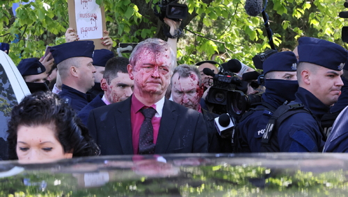 Ambasador Federacji Rosyjskiej Siergiej Andriejew oblany farbą