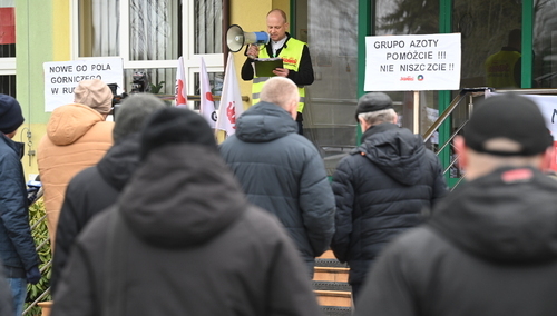 Protest przed siedzibą Siarkopolu w Grzybowie