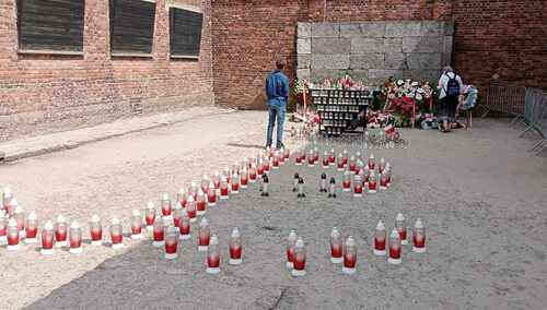 Symbol Polski Walczącej pod Ścianą Śmierci w KL Auschwitz