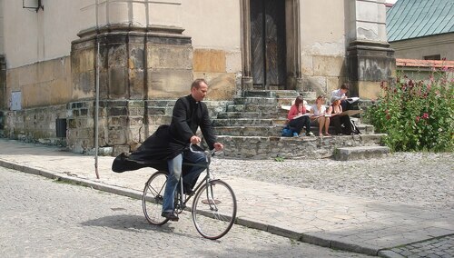 Kadr z serialu "Ojciec Mateusz"