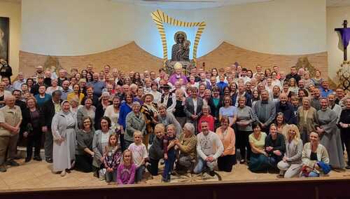 Bp Piotr Turzyński w trakcie rekolekcji dla Polonii