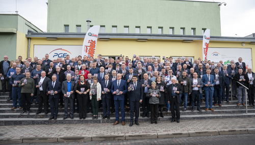 Związkowcy z KWB Turów z kartkami pocztowymi dedykowanym zatrzymanym na Białorusi opozycjonistom 