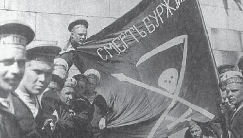1917. Rosyjscy marynarze z Kronsztadu z transparentem "śmierć burżujom"