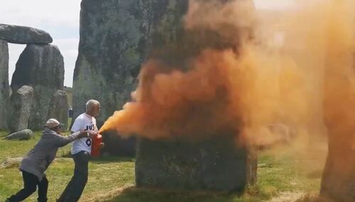 Ekoaktywiści oblali farbą Stonehenge. Jest nagranie