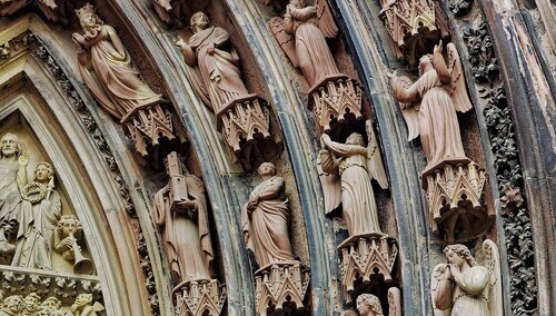 Fasada katedry Notre Damę w Strasbourgu 