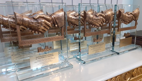 Statuetki "Pracodawca Przyjazny Pracownikom"