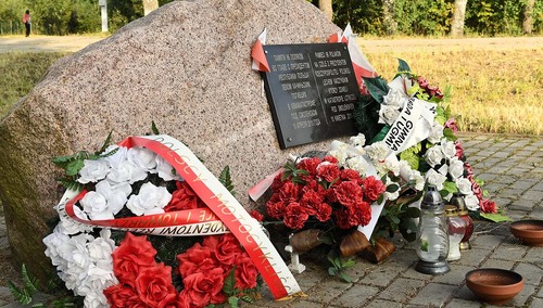 Obelisk upamiętniający ofiary katastrofy samolotu prezydenckiego Tu-154M w Smoleńsku