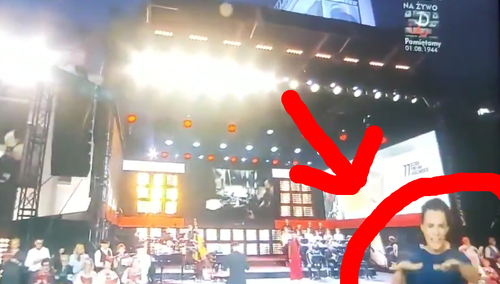 [VIDEO] "Pani od języka migowego daje czadu!". Warszawiacy śpiewają (nie)zakazane piosenki