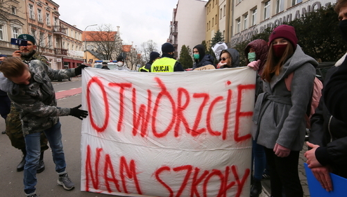 Powrót do nauki stacjonarnej jeszcze w kwietniu? Czarnek: "Jestem przekonany"